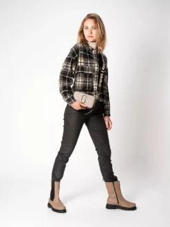 Titelseite -Schuhe Verkaufsgeschäft lanius chelseaboot 2 768 1024 75 7511749 2